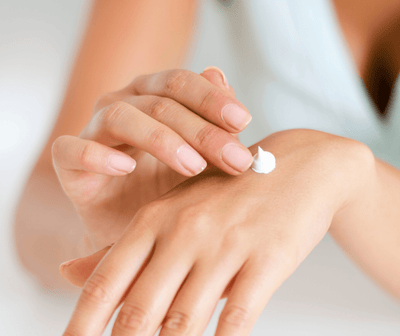 6 Signs of Hand Aging and How to Prevent It